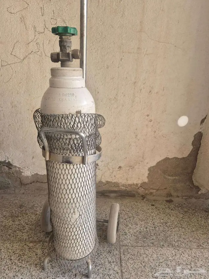 اسطوانتين اوكسجين مع حواملها للبيع 4
