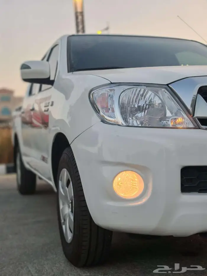 تويوتا هايلكس 2010 جلكس نظيف 21