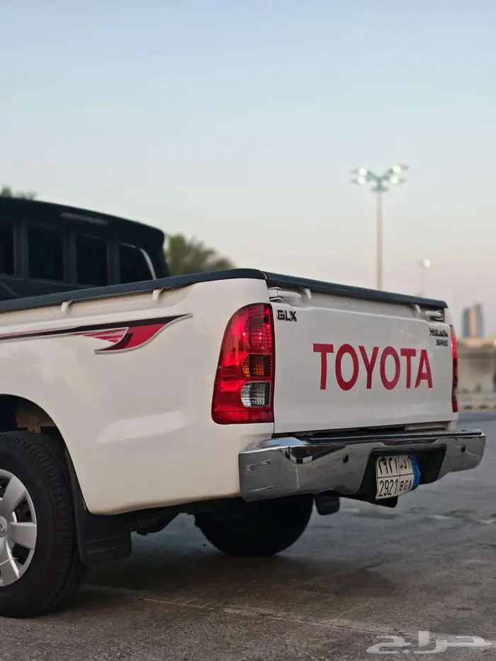 تويوتا هايلكس 2010 جلكس نظيف 18