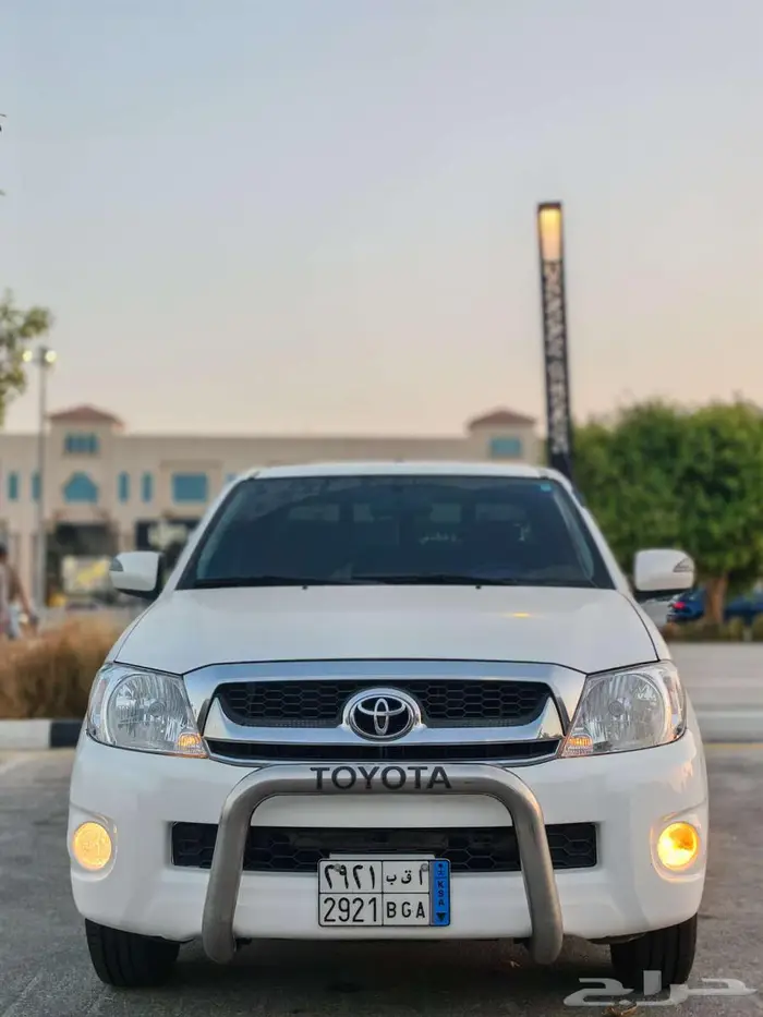 تويوتا هايلكس 2010 جلكس نظيف 14