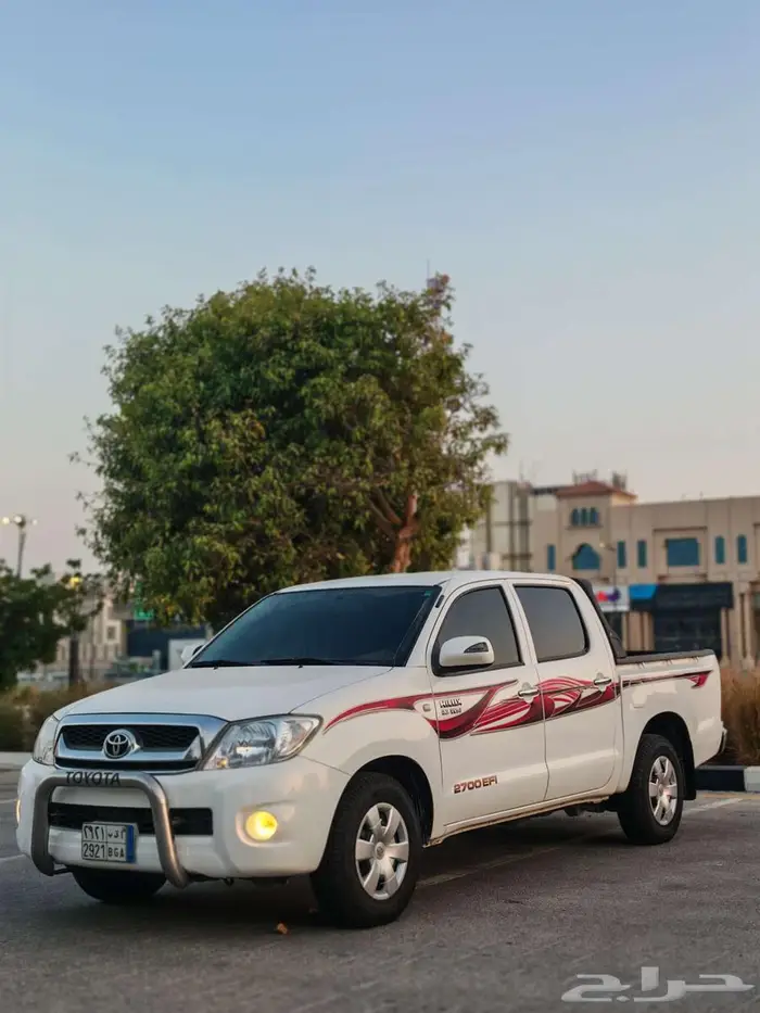 تويوتا هايلكس 2010 جلكس نظيف 1