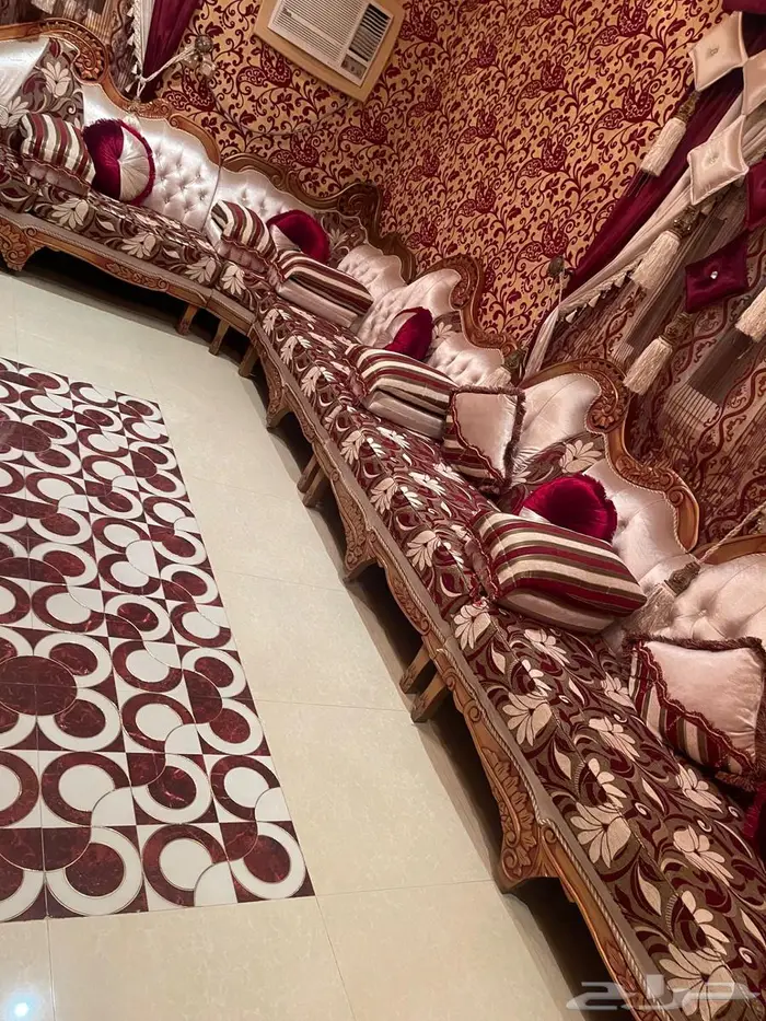 كنب ملكي فخم نظيف مثل الجديد بالضبط 1