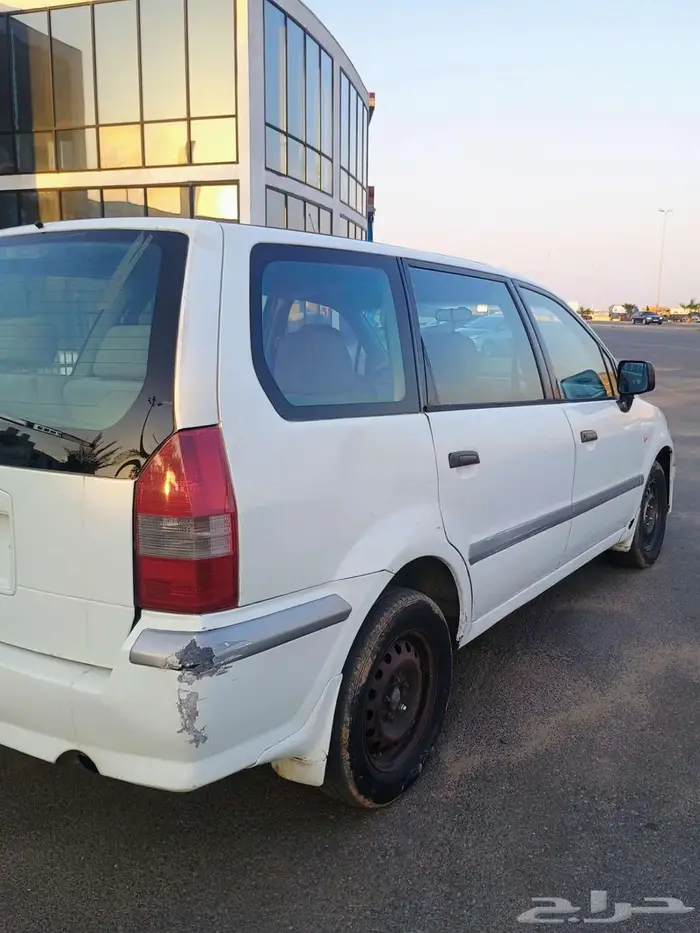 ميتسوبيشي سبيس واجن 2004 3