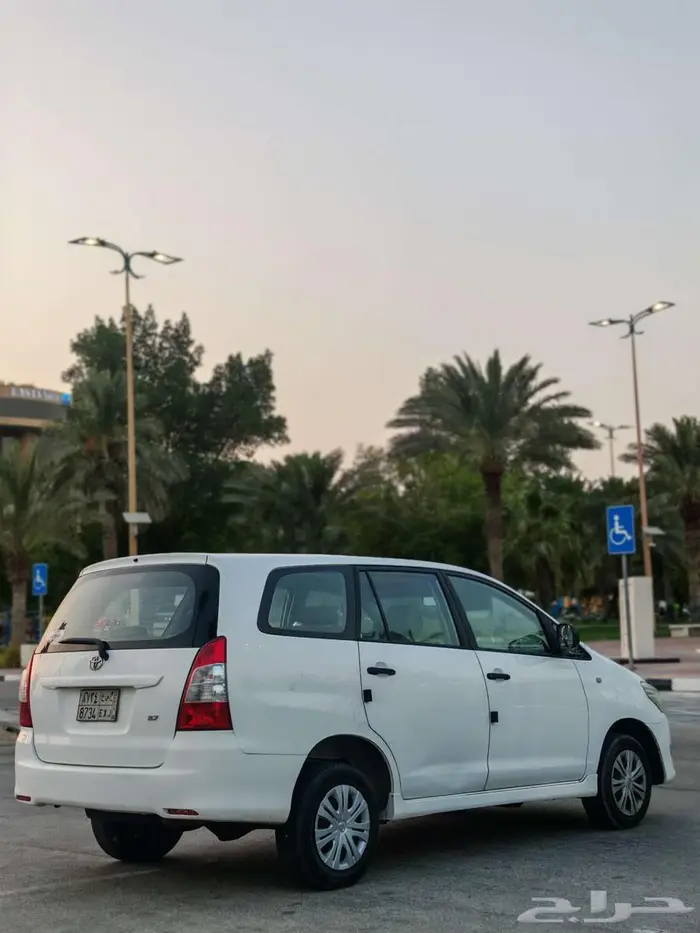 تويوتا انوفا 2014 توماتيك ممشى قليل 4