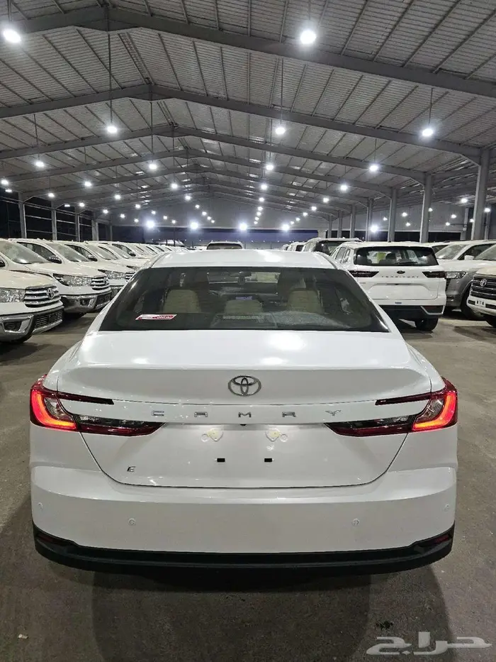 تويوتا كامري E بنزين موديل 2025 1