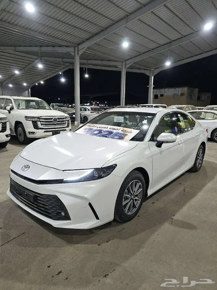 تويوتا كامري E بنزين موديل 2025 14