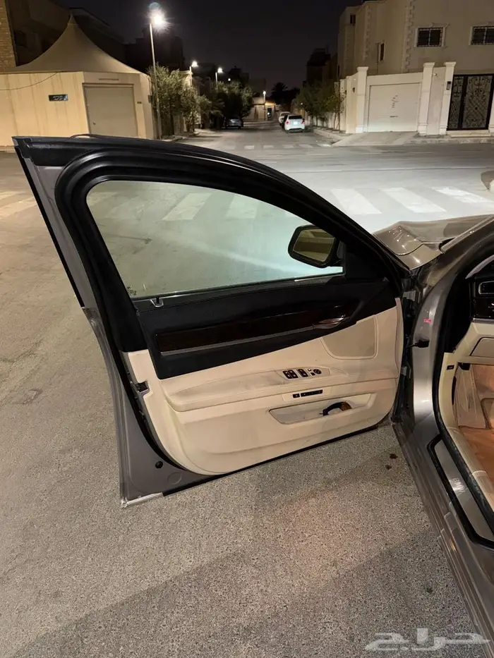 بي ام دبليو 730 2010 8