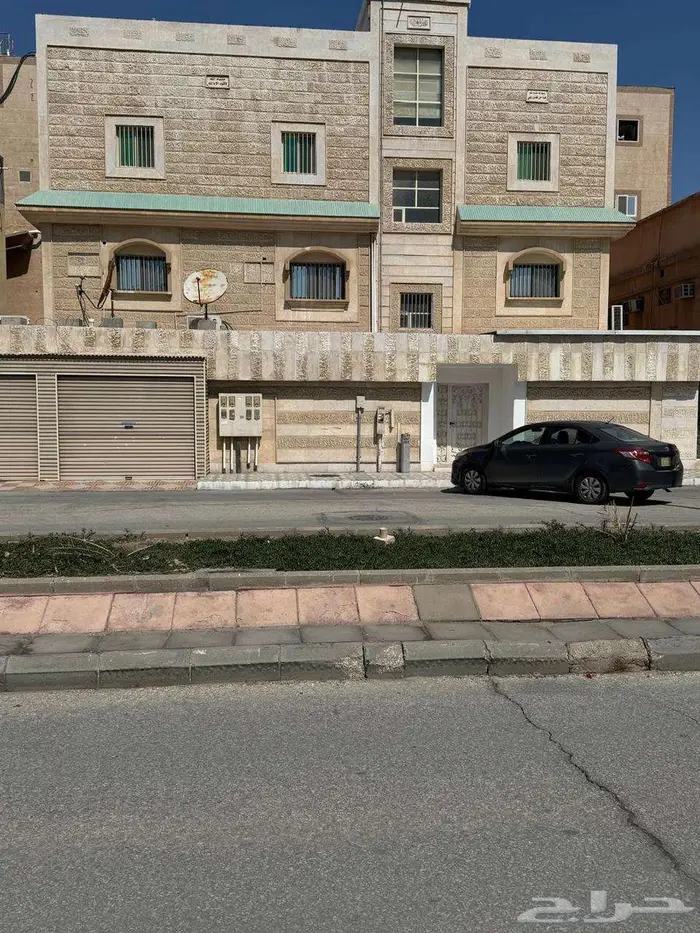 مبنى شخصي موقع مميز للبيع 1