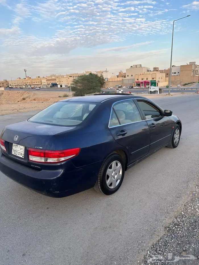 هوندا اكورد 2004 كحلي 16