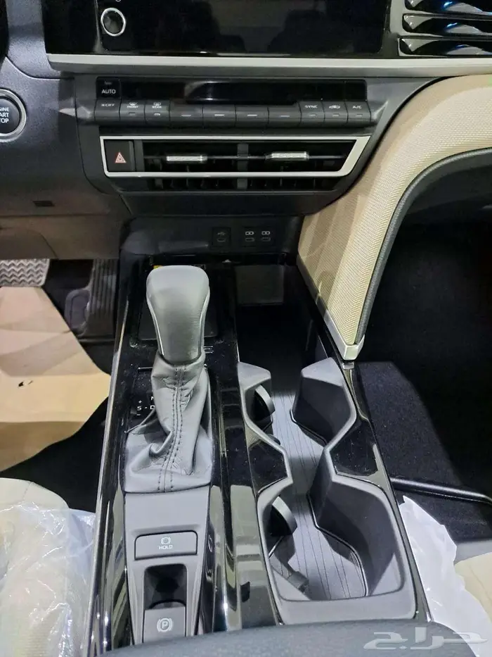 تويوتا كامري LE بنزين 2025 (متوفر الوان) 8