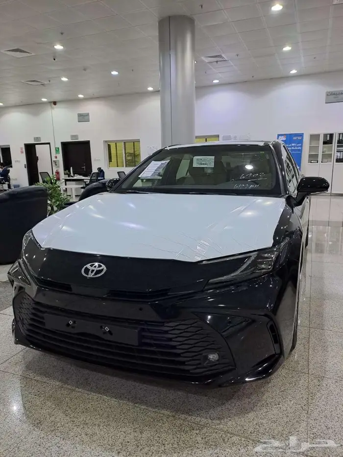 تويوتا كامري LE بنزين 2025 (متوفر الوان) 2