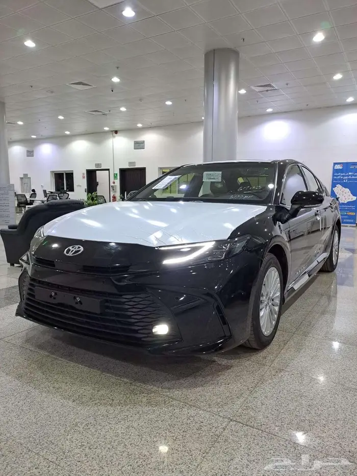 تويوتا كامري LE بنزين 2025 (متوفر الوان) 1