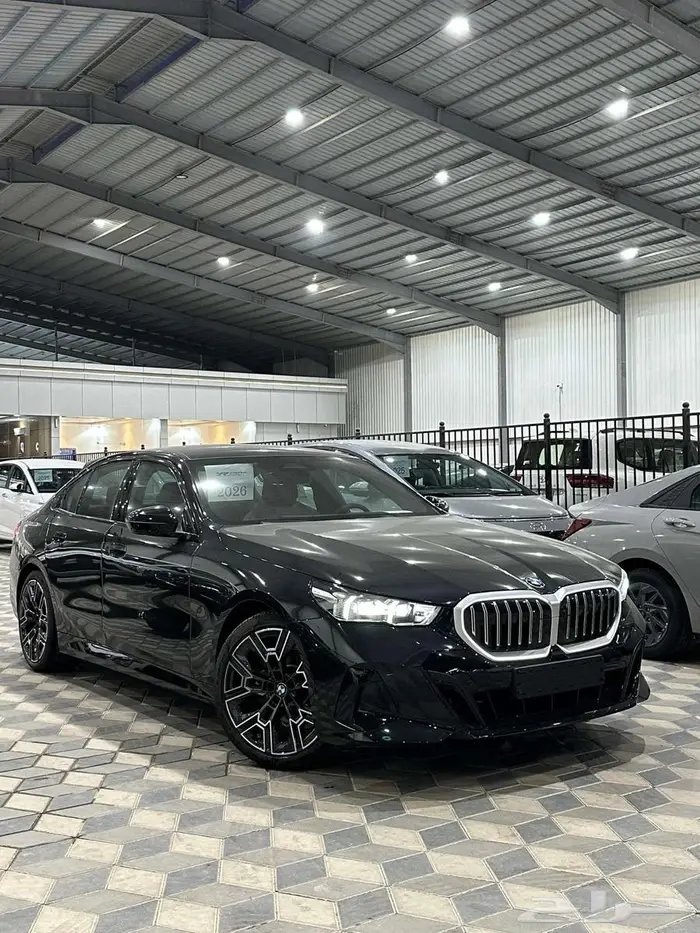 بي ام دبليو 520i الفئة الخامسة موديل 2026 اصفار 2