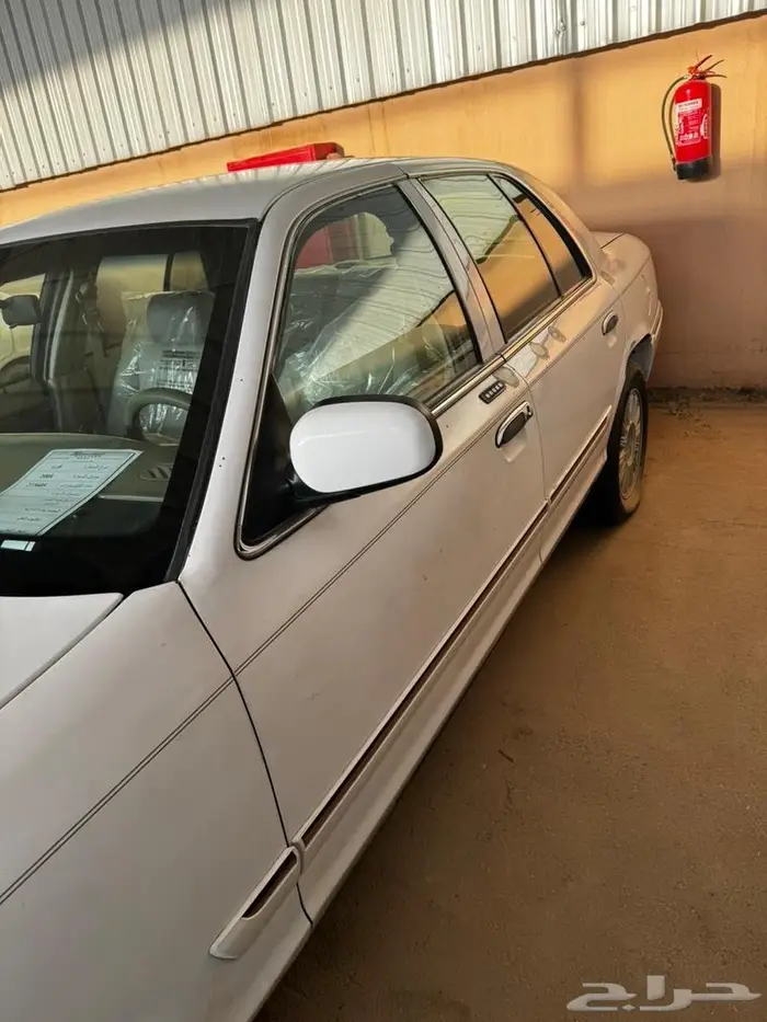سيارة فورد ماركيز للبيع 1