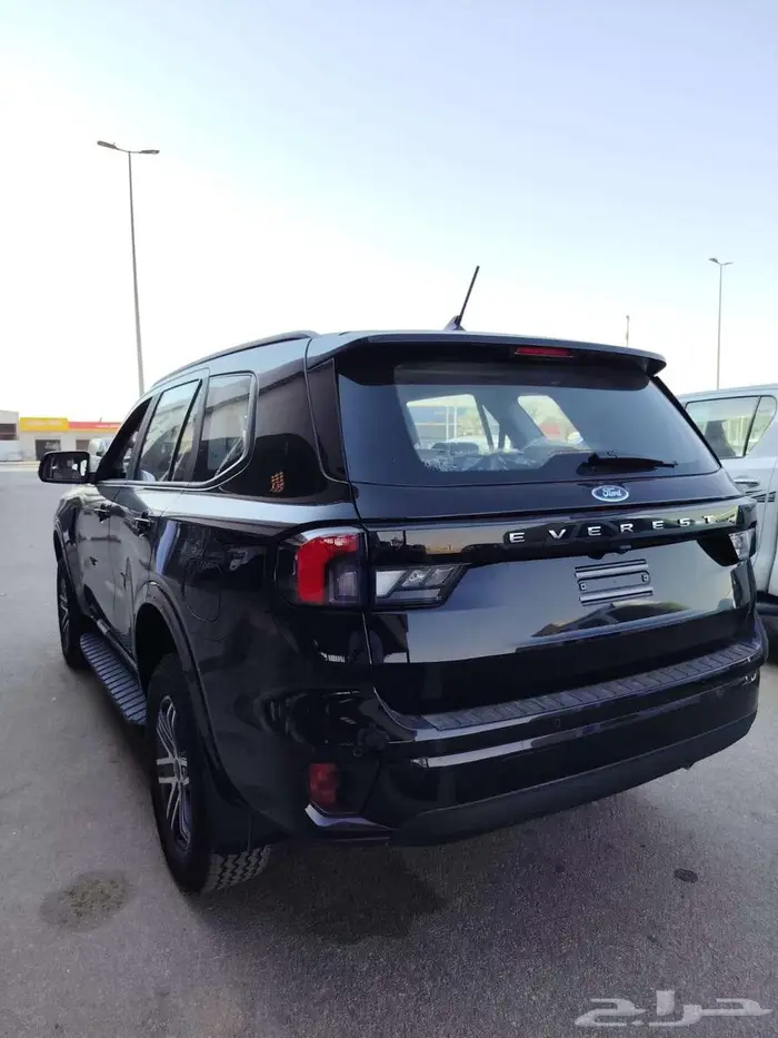 فورد ايفريست XLS استندر بنزين 2025 3