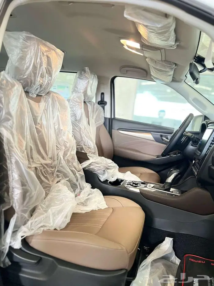 ايسوزو جيب ام يو اكس فل كامل دبل ديفلوك موديل 2025 3