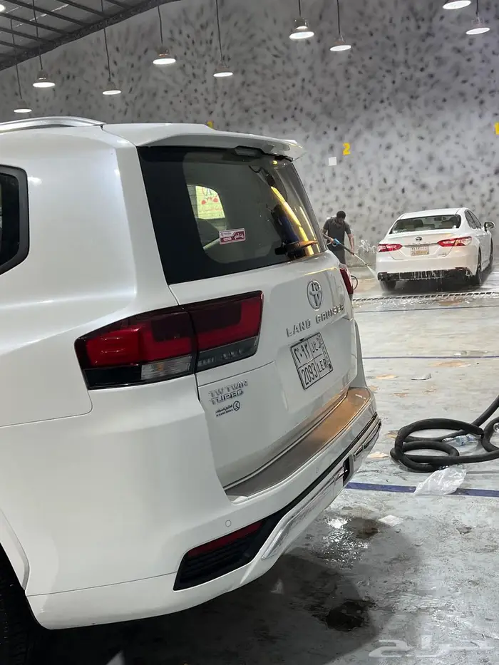 لاندكروزر 2023 ديزل اعلى فئه للبيع 300 الف ممشى 20 الف 2