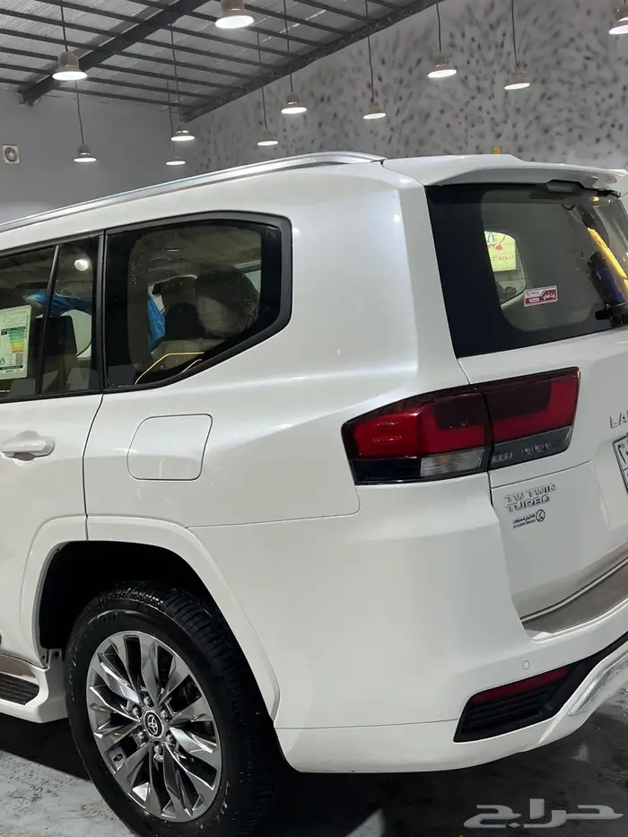 لاندكروزر 2023 ديزل اعلى فئه للبيع 300 الف ممشى 20 الف 0