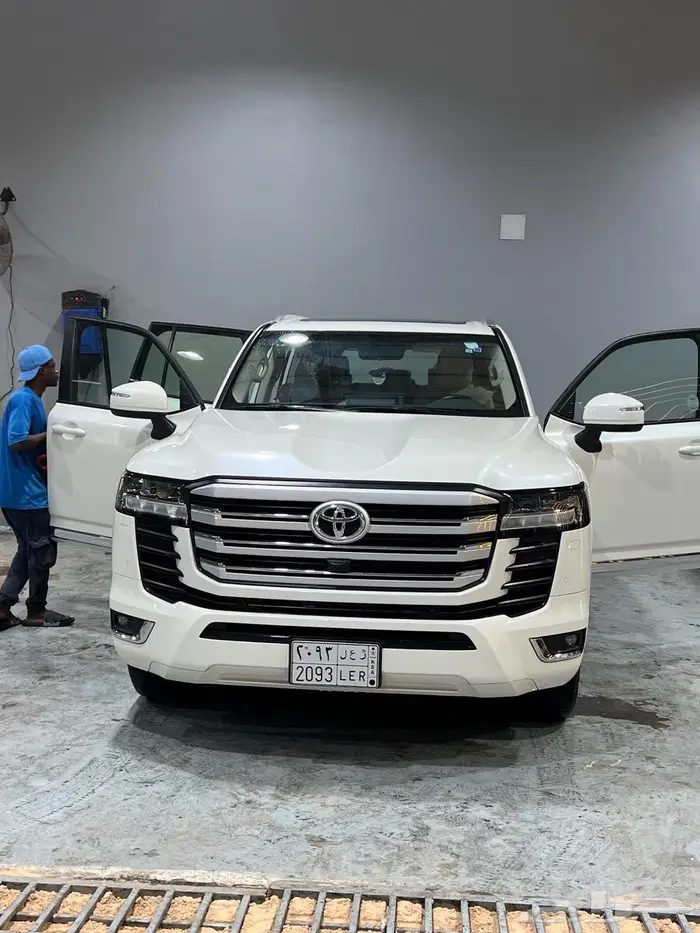 لاندكروزر 2023 ديزل اعلى فئه للبيع 300 الف ممشى 20 الف 1