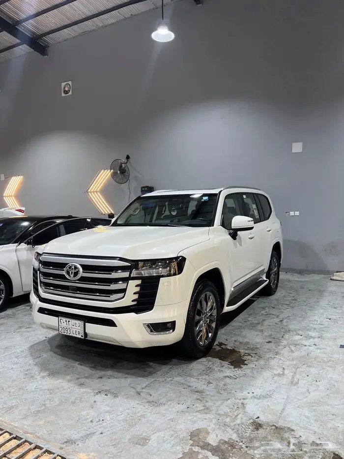 لاندكروزر 2023 ديزل اعلى فئه للبيع 300 الف ممشى 20 الف 3