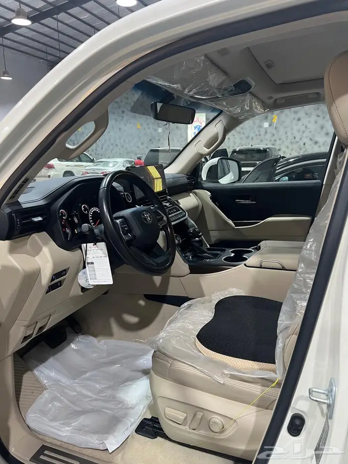 لاندكروزر 2023 ديزل اعلى فئه للبيع 300 الف ممشى 20 الف 4