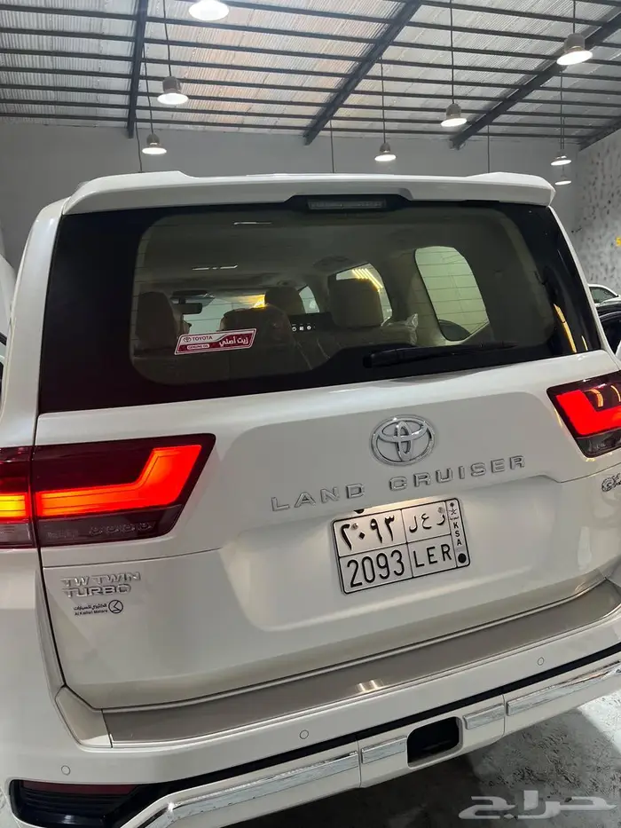 لاندكروزر 2023 ديزل اعلى فئه للبيع 300 الف ممشى 20 الف 9