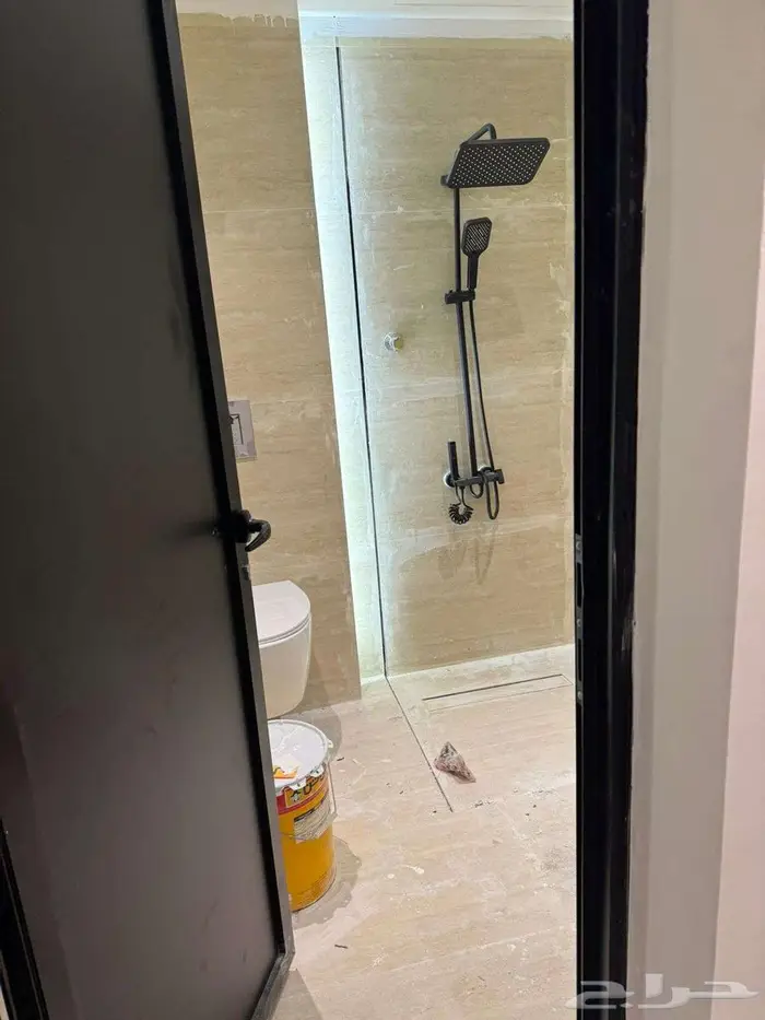 للايجار شقة مدخل مستقل معا سطح في حي الضباب 4