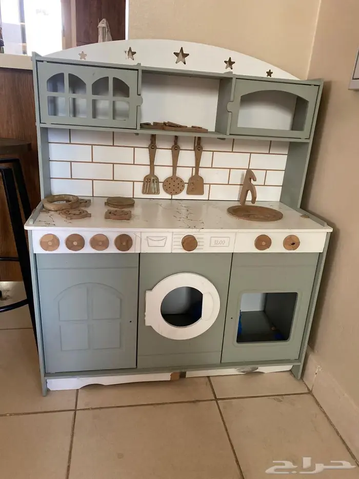 للبيع مطبخ اطفال خشبي 2