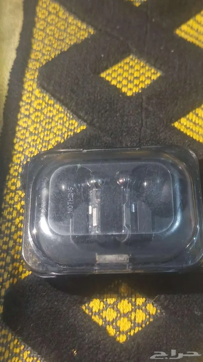 سماعات الأذن اللاسلكية Nothing Ear (a) باللون الأسود. 1