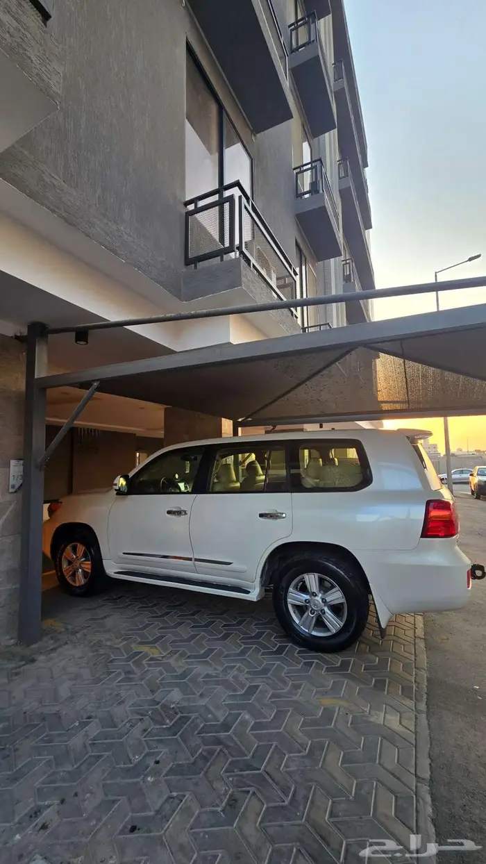 لاند كروزر 2013 GXR - سعودي 8 سلندر 9