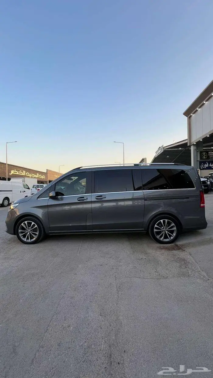 مرسيدس فان V250 موديل 2022- معرض خلف للسيارات 3