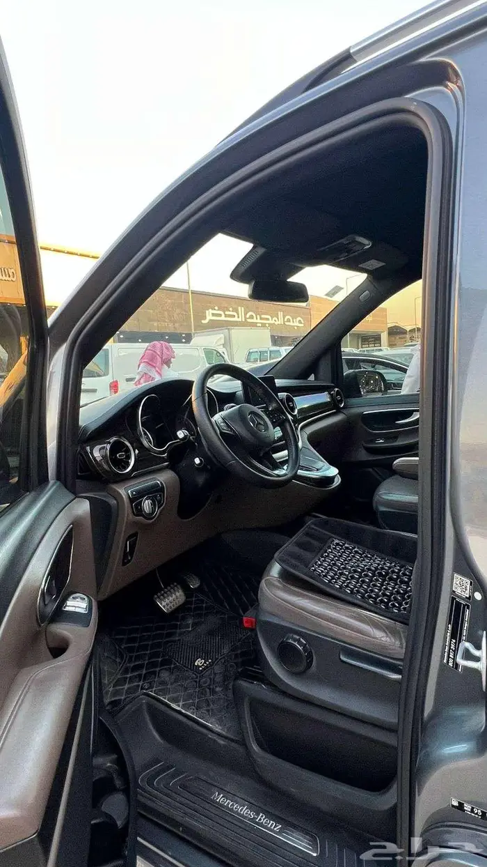 مرسيدس فان V250 موديل 2022- معرض خلف للسيارات 13