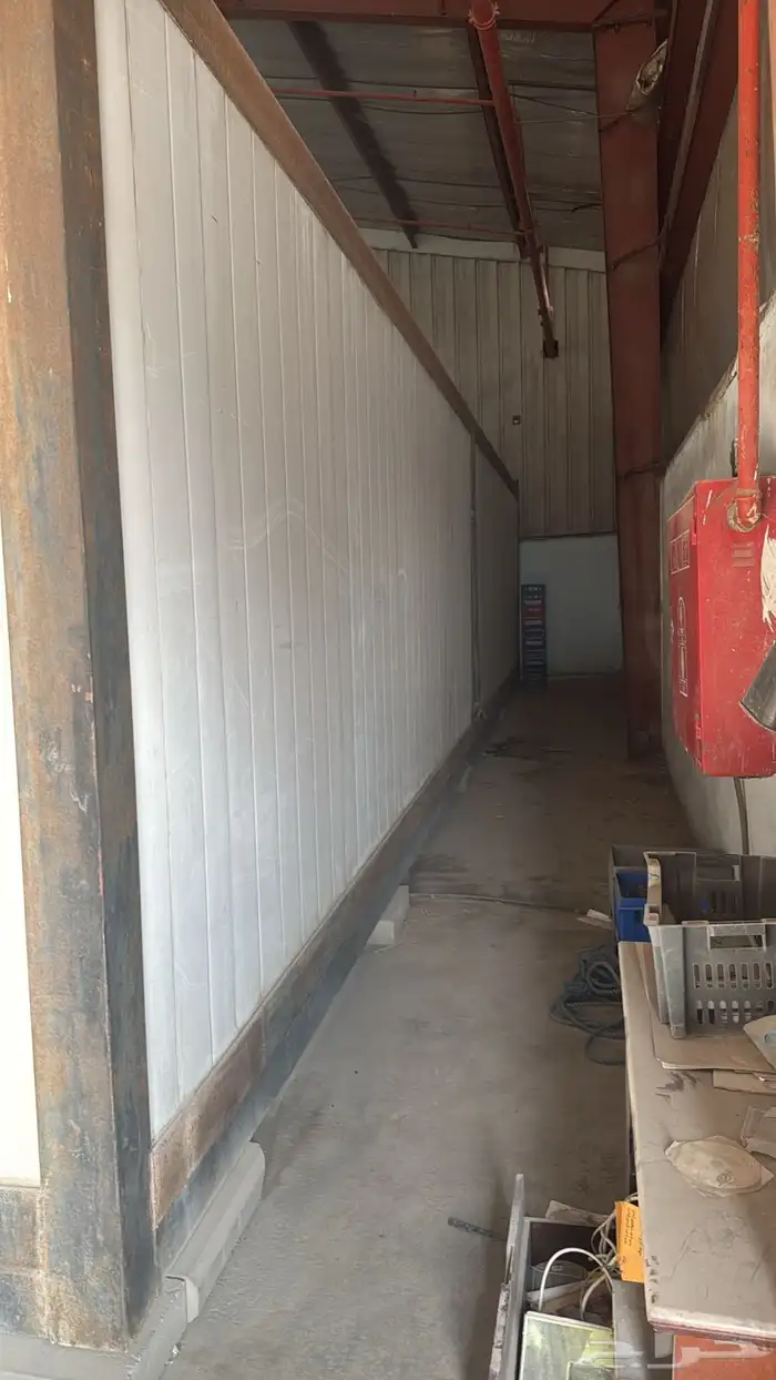 ثلاجة 18 متر بحاله جيده وتعمل 1