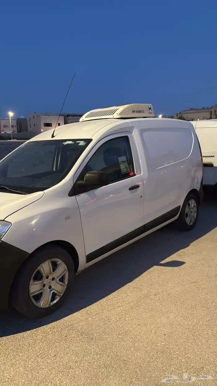 الباص موديل 2022 ماشي حوالي 180 ألف كيلو. مع وحدة تبريد خا 0