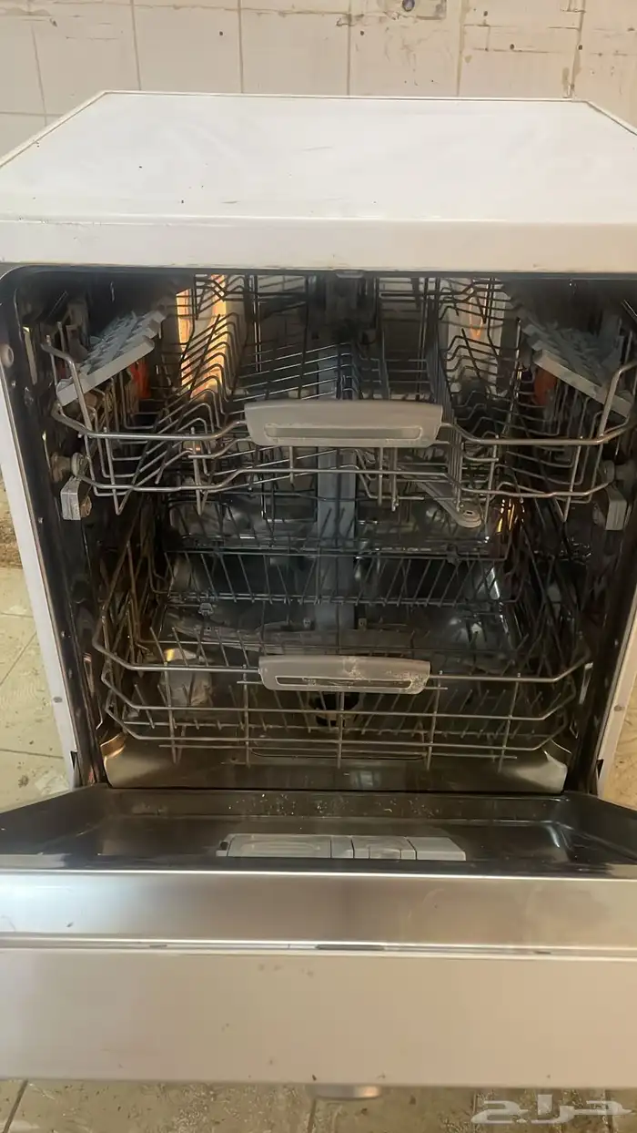 غسالة مواعين بحالة جيده وكذلك بوتاجاز بحالة جيده وفرن 1