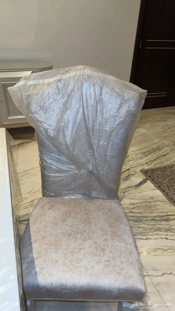 طاولة وكراسي ومرايه طقم كامل 3