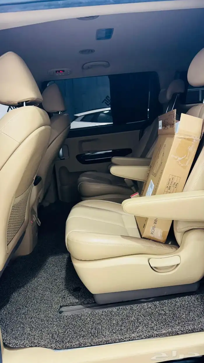 كيا كارنفال 9 راكب بطاقة جمركية 12