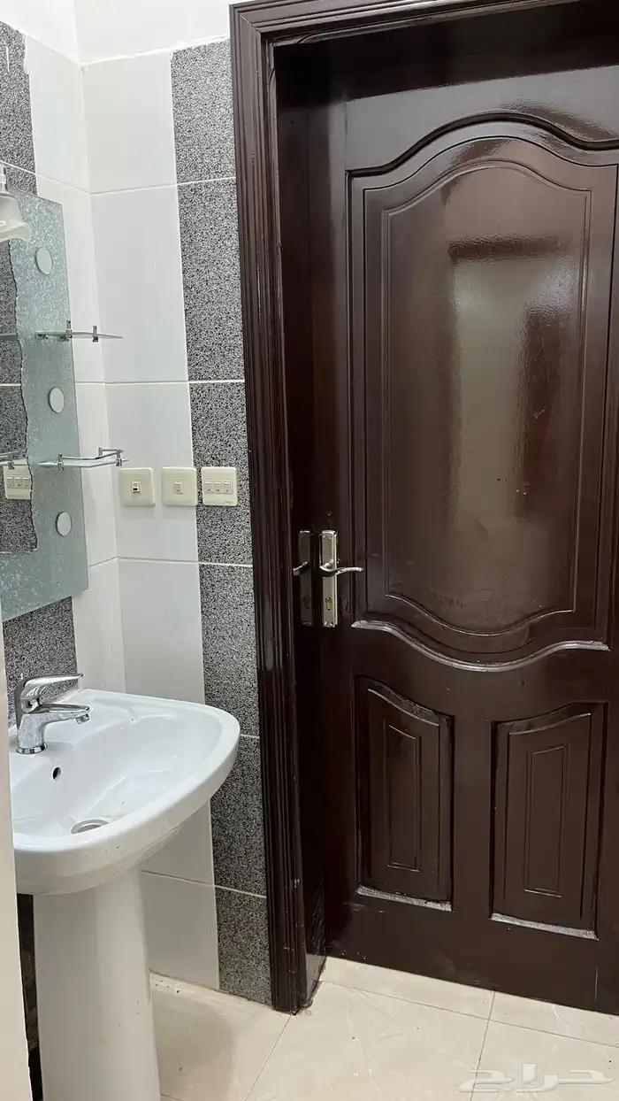 شقه 5 غرف مدخل مستقل 4