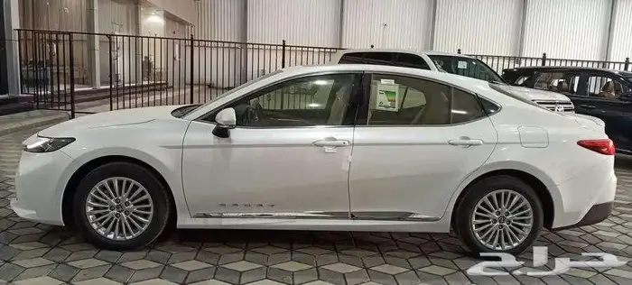 تويوتا كامرى ال اى بنزين سعودى 2025 ابيض 1