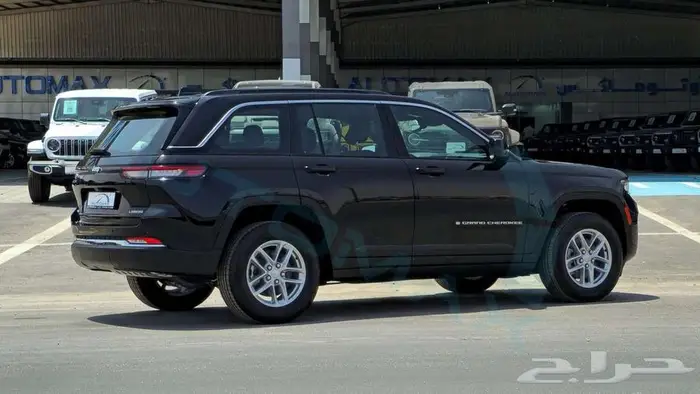 جيب جراند شيروكي لاريدو 2024 خليجي اصفار مع ضمان الوكيل 7