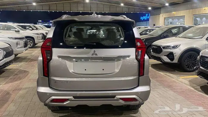 ميتسوبيشي مونتيرو نص فل موديل 2025 بنزين 4