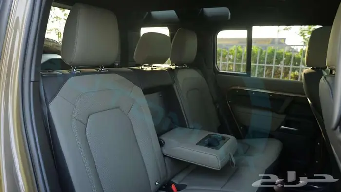 2025 Land Rover Defender 110 X-Dynamic SE P400e مع ضمان 15