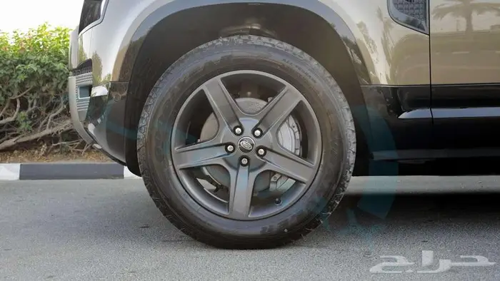 2025 Land Rover Defender 110 X-Dynamic SE P400e مع ضمان 20