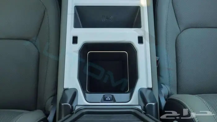 2025 Land Rover Defender 110 X-Dynamic SE P400e مع ضمان 13