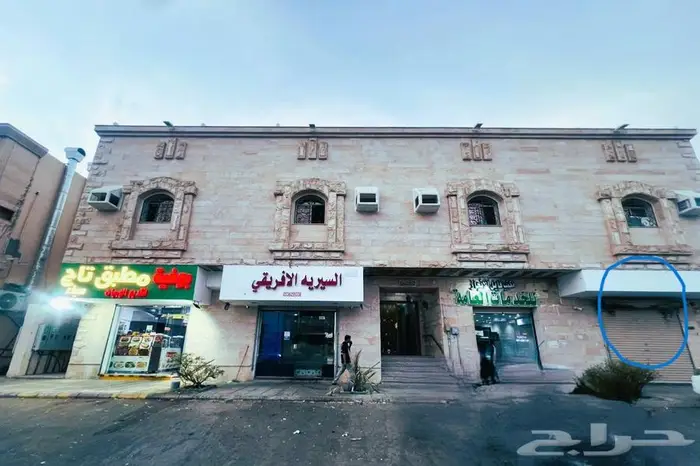 محل للايجار مخطط باقدو على شارع الامير مقرن 1