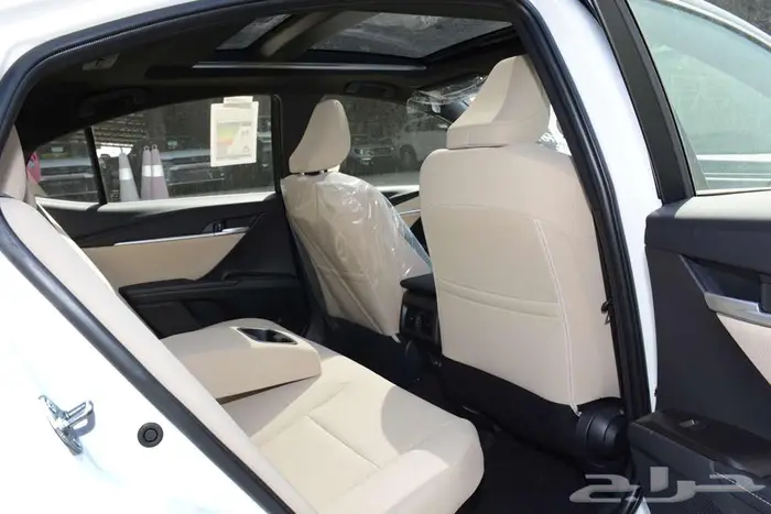 تويوتا كامرى 2025 LE هايبرد بانوراما بالنقد والتقسيط 4