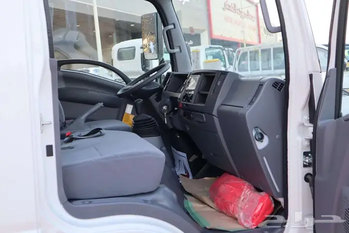 ايسوزو قلاب3 طن 2025 ياباني 6