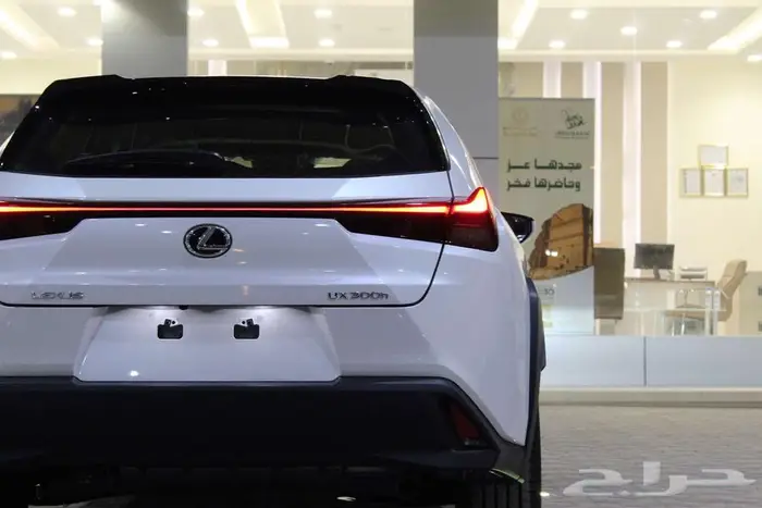 لكزس - UX300 Ch هايبرد - 2025 - خليجي - فل كامل 4