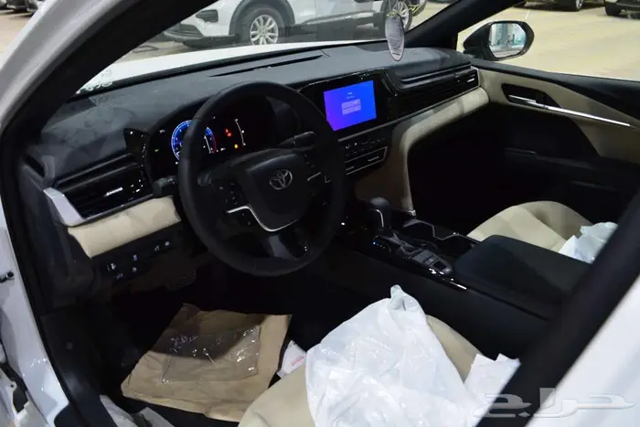 تويوتا كامرى ال اى بنزين اقل سعر للكاش ابيض وتيتانيوم 8