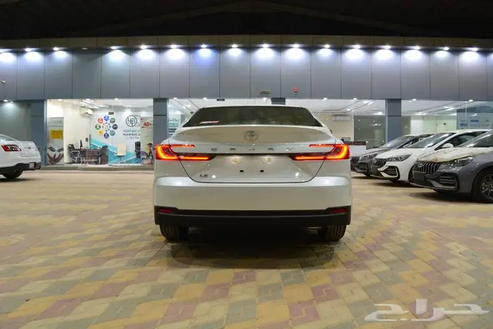 تويوتا كامرى ال اى بنزين اقل سعر للكاش ابيض وتيتانيوم 7